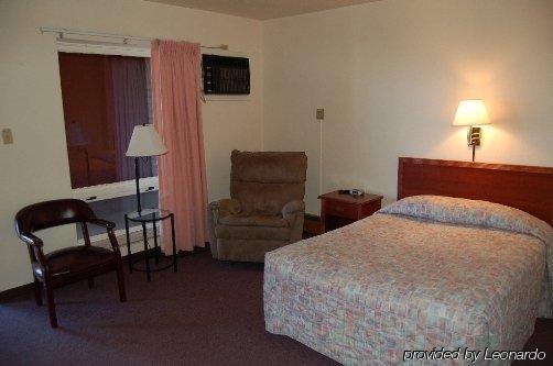 Midtown Inn & Suites La Junta Room photo